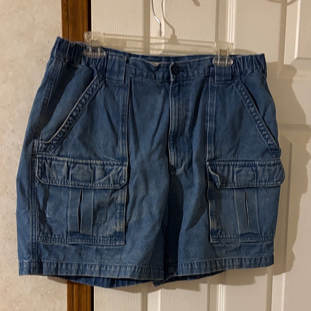 Savane Blue Cargo Men’s Shorts size 36 waist in excellent condition.